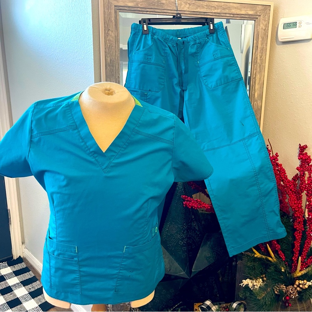 🛍 Wonderflex Scrub Top and Bottom Set